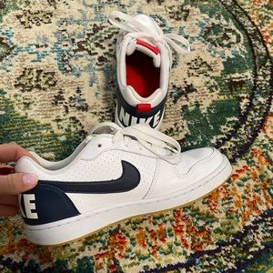 Nike court borough low sneakers